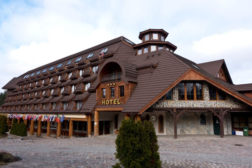 noclegi kaszuby - hotel szymbark