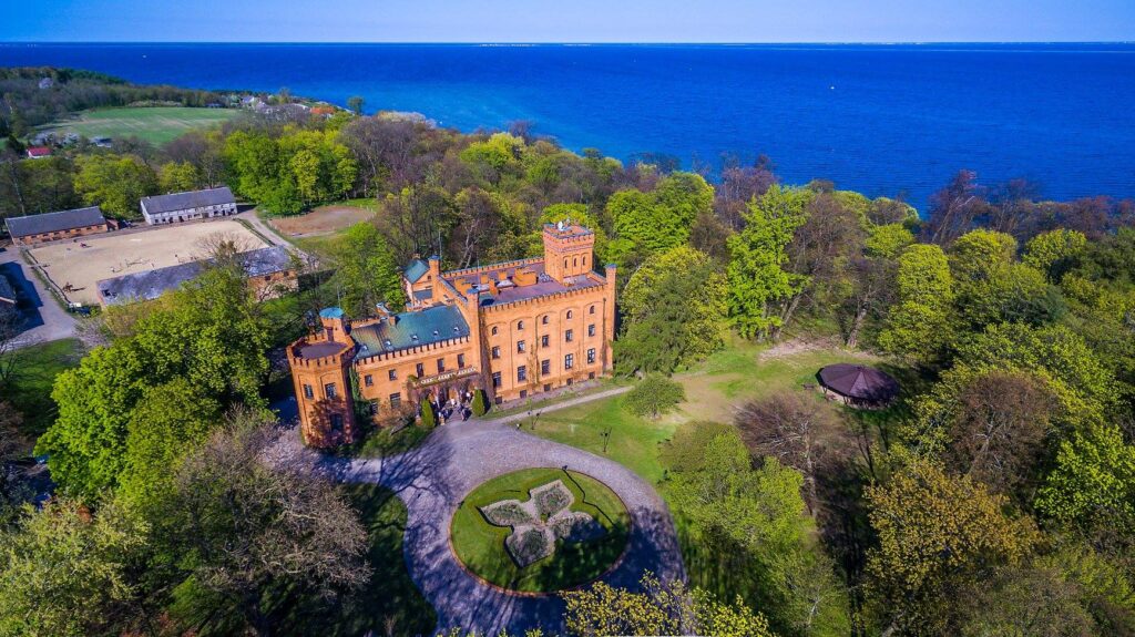 noclegi kaszuby - zamek rzucewo